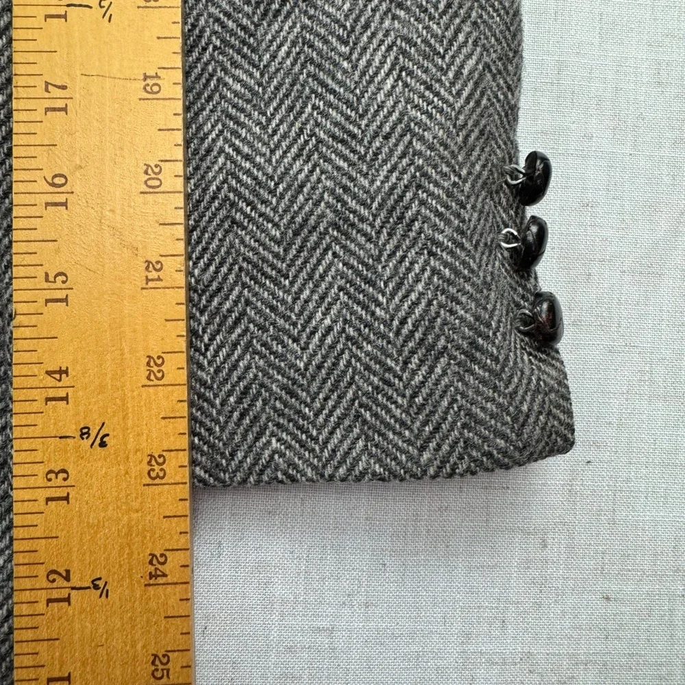 Regency Row Wool Blazer Mens Medium Grey Herringbone Two Button USA Made Vintage